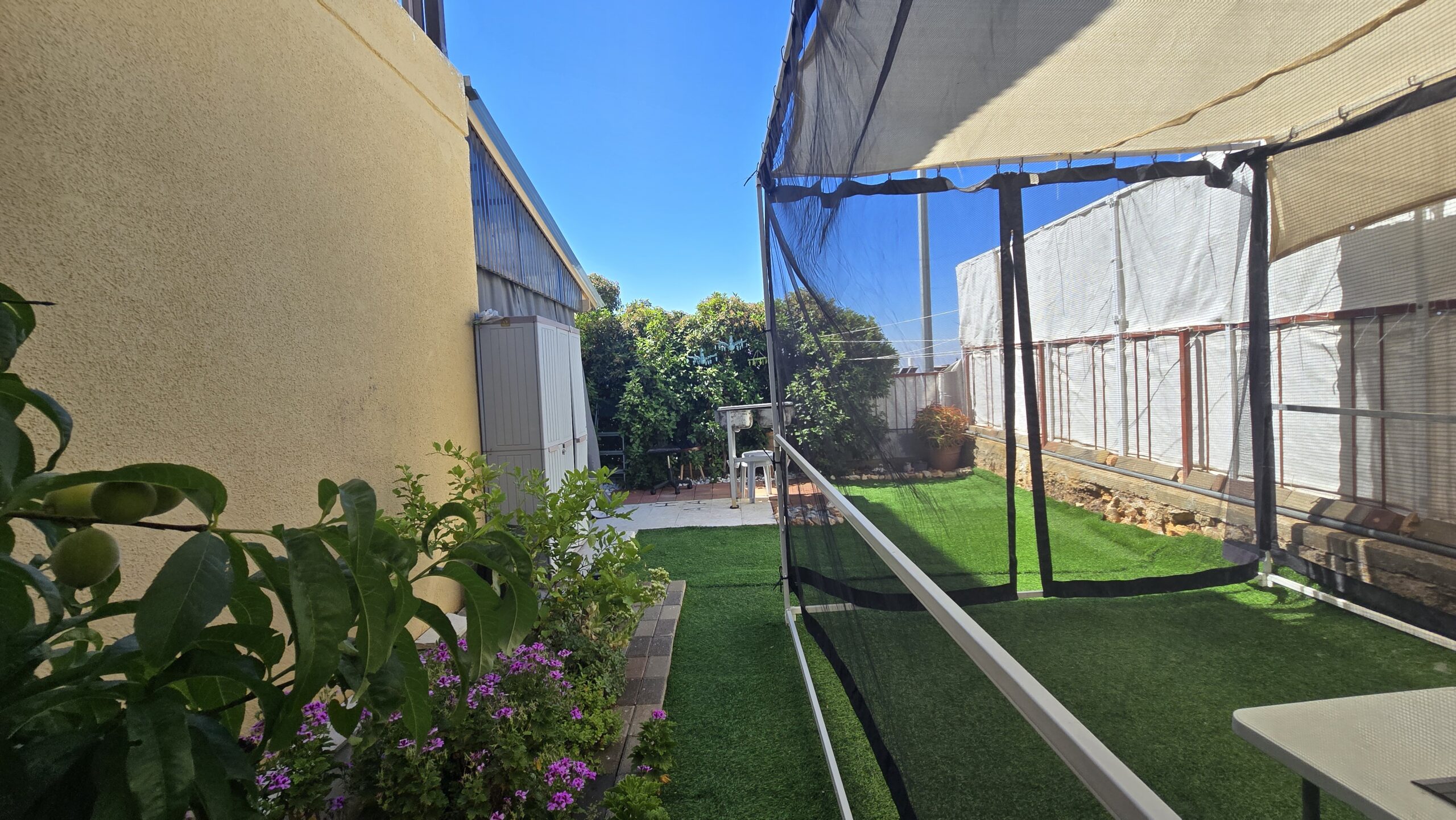 Malibu, spacious and beautiful garden apartment, easy access