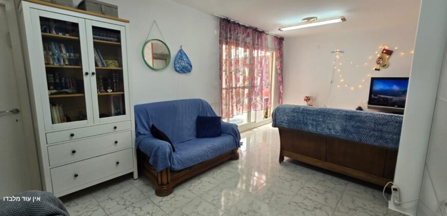 Malibu, spacious and beautiful garden apartment, easy access