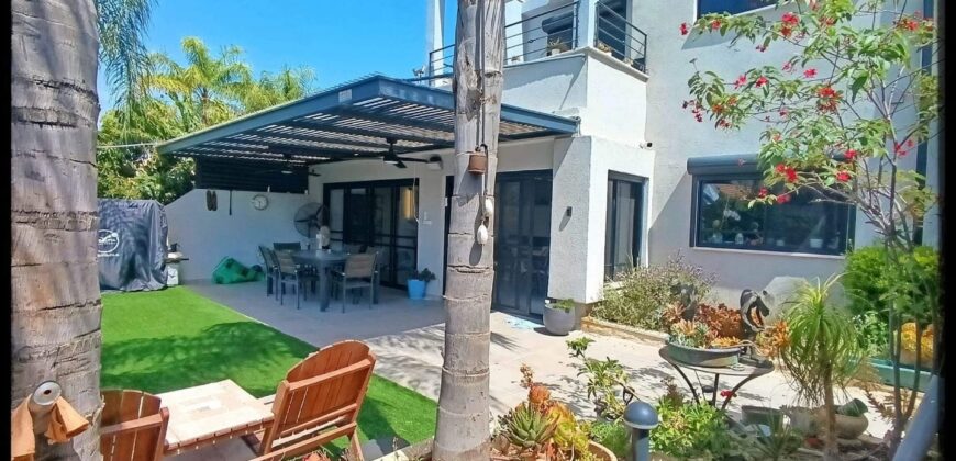Semi-detached home in Reut For Sale