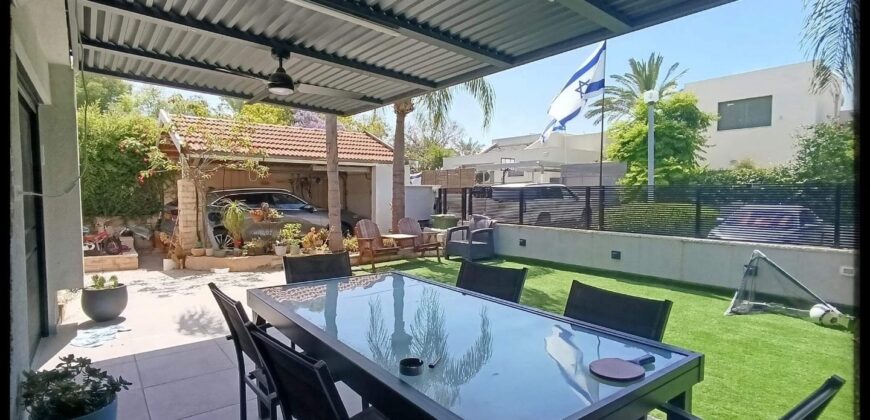 Semi-detached home in Reut For Sale