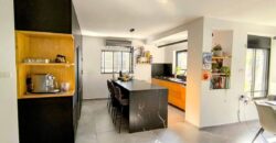 Semi-detached home in Reut For Sale