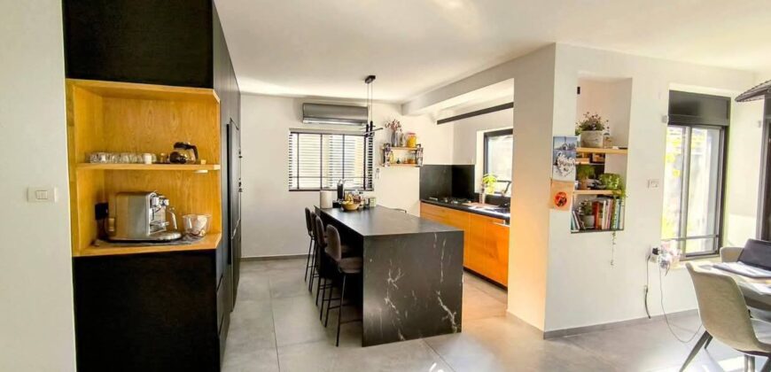 Semi-detached home in Reut For Sale