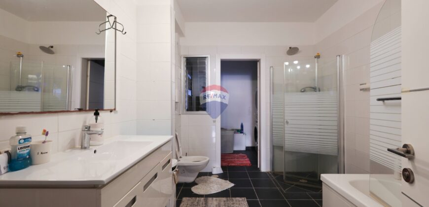 Luxury 5-Room Apartment Moments from the Sea – Live the Coastal Dream