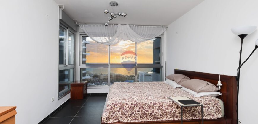 Luxury 5-Room Apartment Moments from the Sea – Live the Coastal Dream