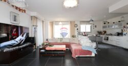 Luxury 5-Room Apartment Moments from the Sea – Live the Coastal Dream