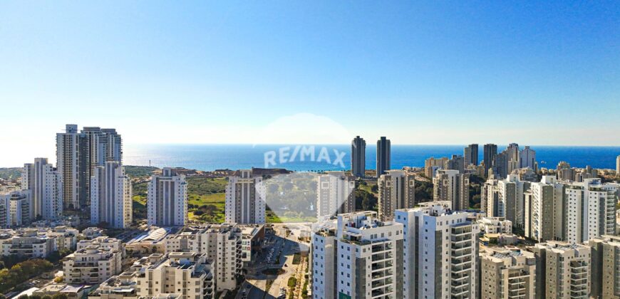 Upgraded 30th-Floor Apartment | Open Views | High-End Finishes