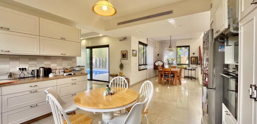 A spectacular villa for sale in Caesarea – a combination of design, technology and true luxury