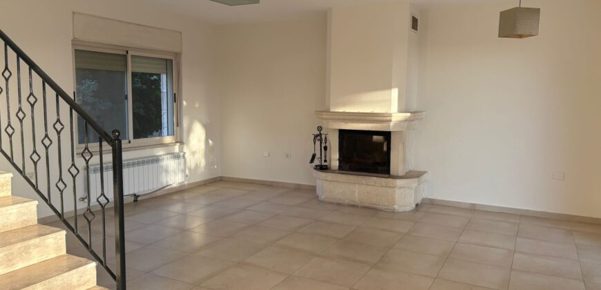 Year Long 6 bedroom Triplex for Rent in Arnona, Jerusalem