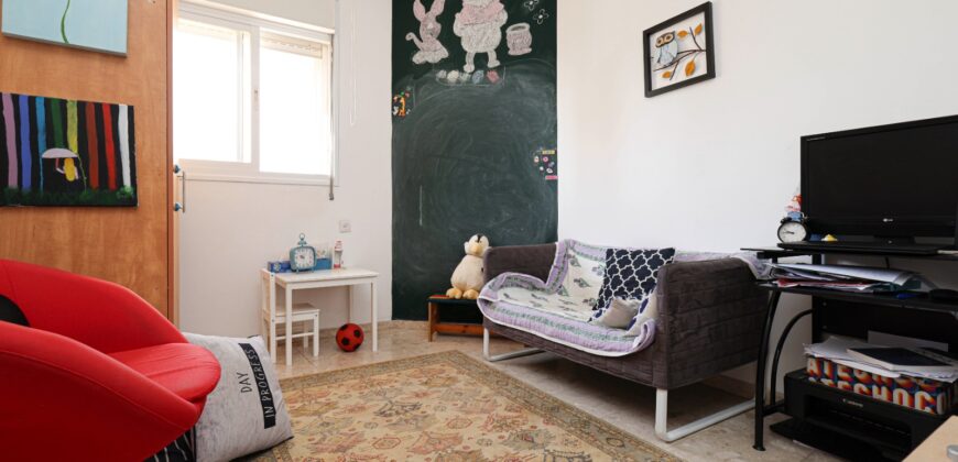 5-Room Quality Apartment in Ramat Poleg