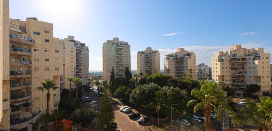 5-Room Quality Apartment in Ramat Poleg