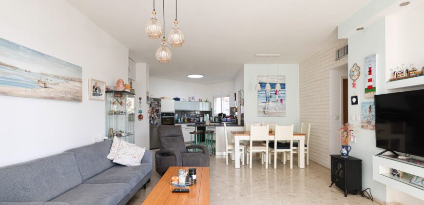 5-Room Quality Apartment in Ramat Poleg