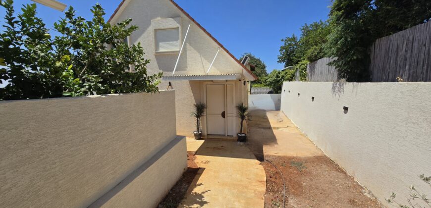 Menachem Begin, detached private house, newly renovated to a high standard