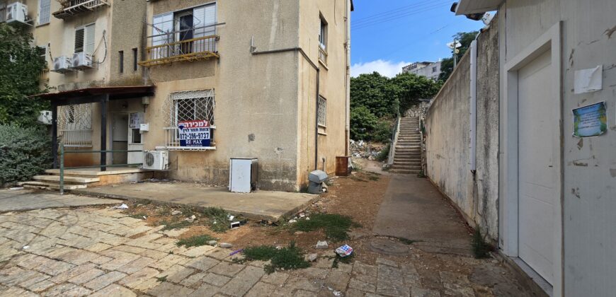 Tzfat – Renovated 2-room ground floor apartment, with building rights