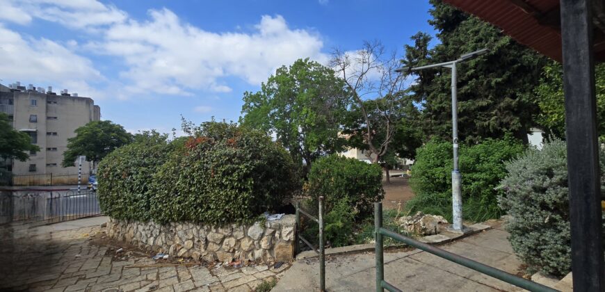Tzfat – Renovated 2-room ground floor apartment, with building rights