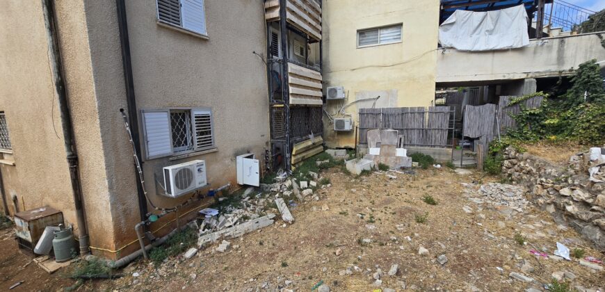 Tzfat – Renovated 2-room ground floor apartment, with building rights
