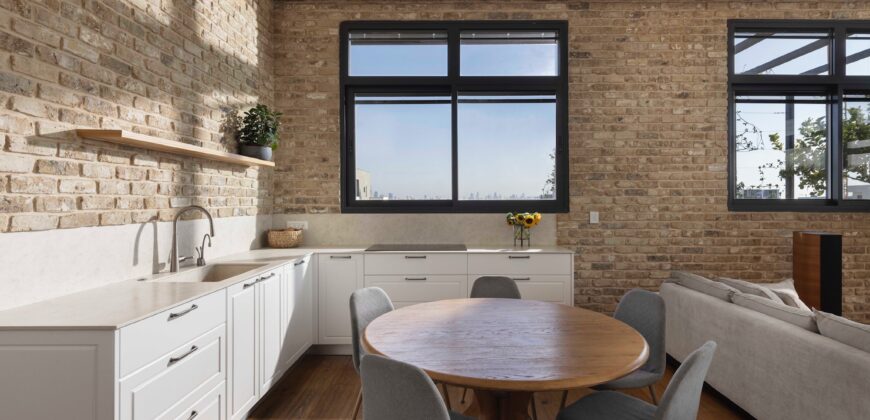 Beautiful 5 Room Penthouse in Herzliya (Galil Yam Neighborhood)