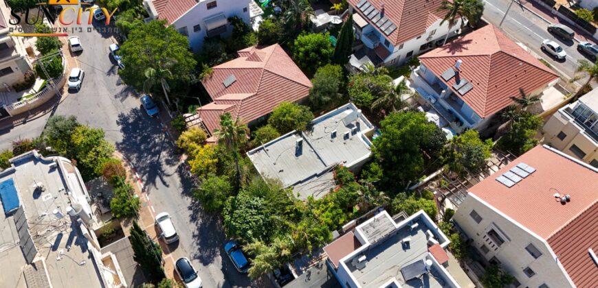 Rustic, Spacious, Prestigious – Right in the Heart of North Netanya!