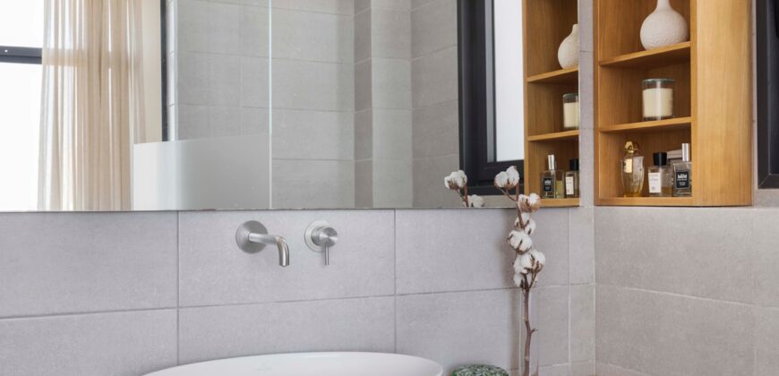Beautiful 5 Room Penthouse in Herzliya (Galil Yam Neighborhood)
