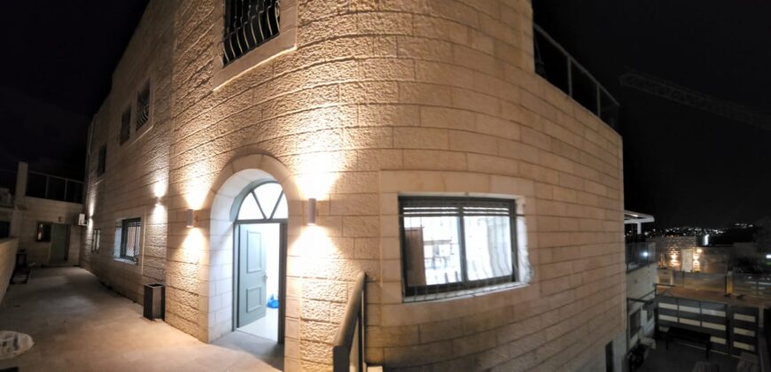 Private House for Rent in Ramat Shlomo