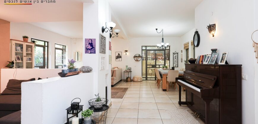 Rustic, Spacious, Prestigious – Right in the Heart of North Netanya!
