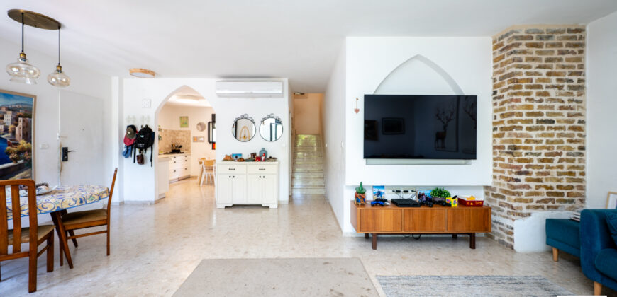 FOR SALE – Duplex Home on a quiet street in Binyamina