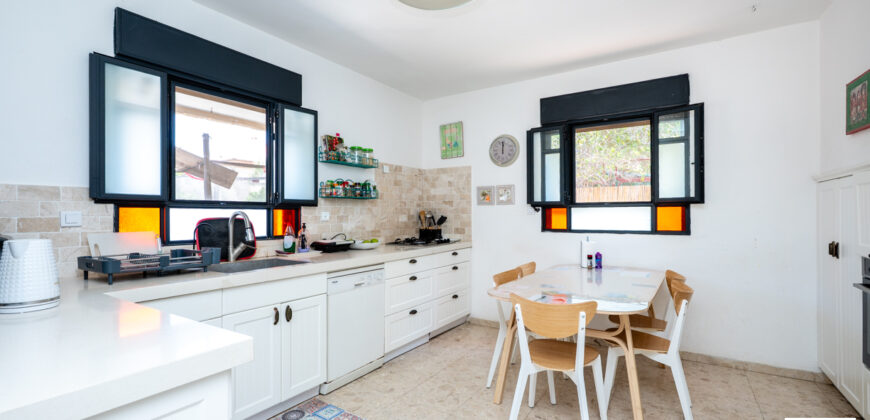 FOR SALE – Duplex Home on a quiet street in Binyamina