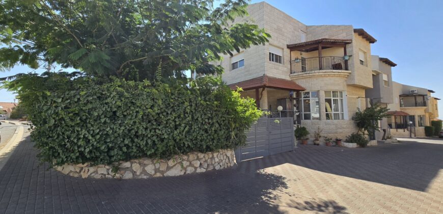 Private 5-Room House with Safe Room + Separate Unit and Garden!