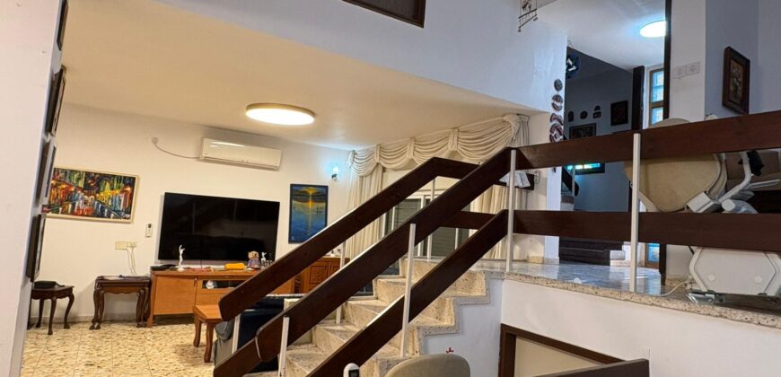 Villa for Sale in Beersheba – Investment or Residential Opportunity! No Brokerage Fees