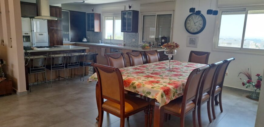 Beautiful penthouse in shoham !! Beautiful penthouse in shoham !!