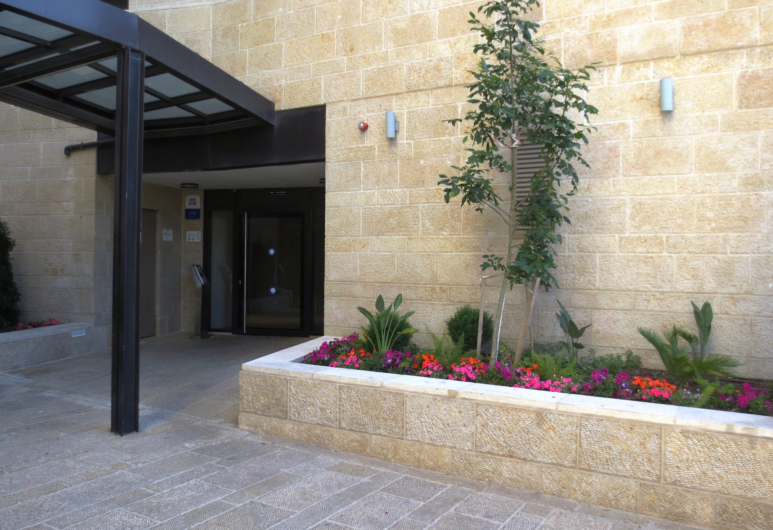 New Mini-Penthouse for Sale in Dania Park, Jerusalem! New Mini-Penthouse for Sale in Dania Park, Jerusalem!