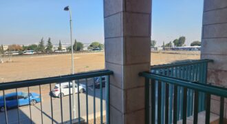 Immediately available 3 room apartment in young Arnona
