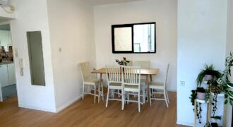 Spacious 4-Room Apartment in the Heart of Tel Aviv – No Brokerage Fees!