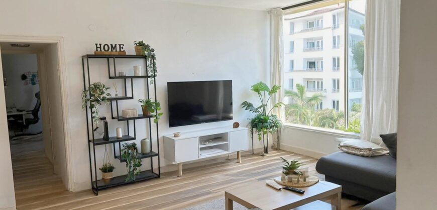 Spacious 4-Room Apartment in the Heart of Tel Aviv – No Brokerage Fees!