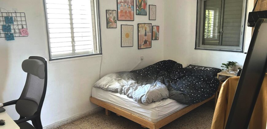 Spacious 4-Room Apartment in the Heart of Tel Aviv – No Brokerage Fees!