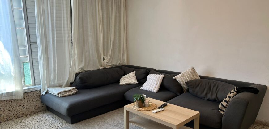 Spacious 4-Room Apartment in the Heart of Tel Aviv – No Brokerage Fees!