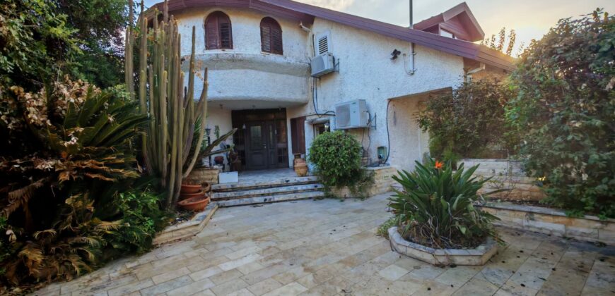 Fantastic Opportunity – Large Private House for Sale in Kfar Saba – No Brokerage Fees!