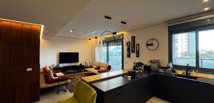 Ir Yamim – Netanya – Spacious and architecturally designed 5-room apartment
