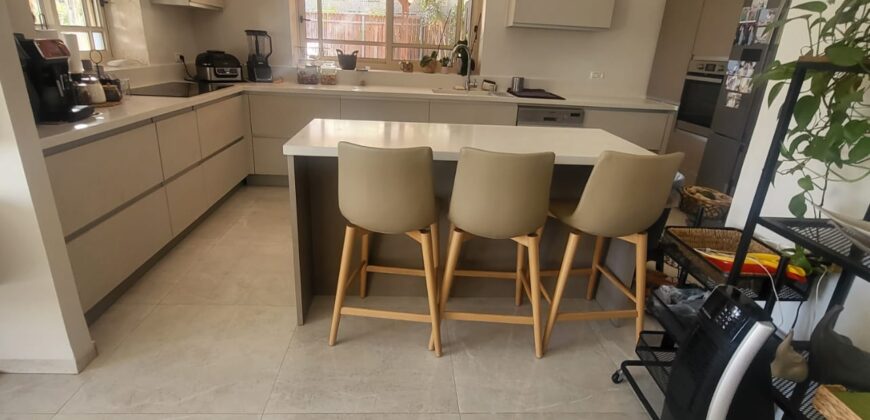 Stunning Private Villa for Sale in Ma’ale Adumim – No Brokerage Fees!