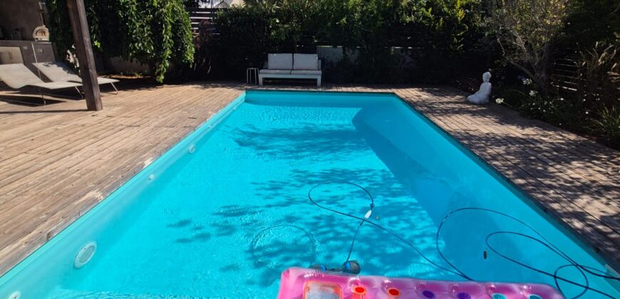 A charming Semi-Detached Home in Caesarea, IL A charming Semi-Detached Home in Caesarea, IL