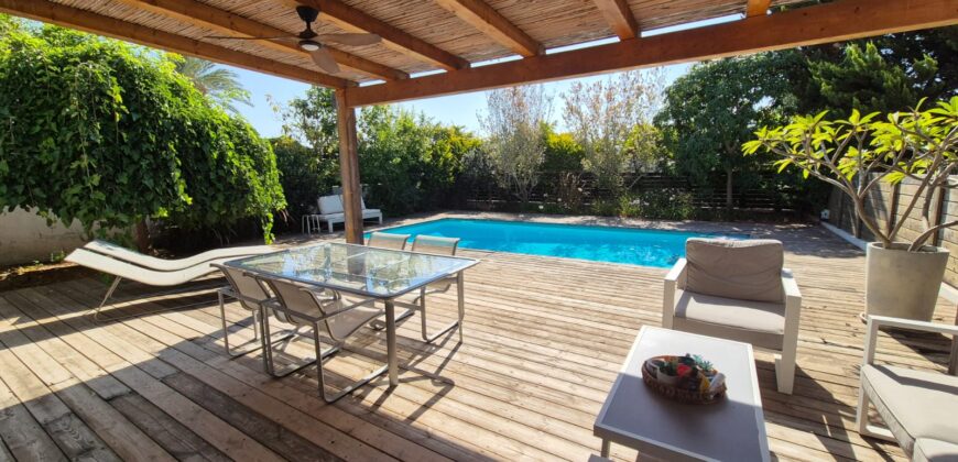 A charming Semi-Detached Home in Caesarea, IL A charming Semi-Detached Home in Caesarea, IL