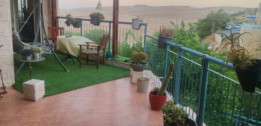 Stunning Private Villa for Sale in Ma’ale Adumim – No Brokerage Fees!