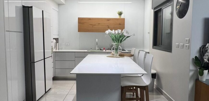 Rare Opportunity – Stunning Penthouse for Sale in Jerusalem! No Brokerage Fees Rare Opportunity – Stunning Penthouse for Sale in Jerusalem! No Brokerage Fees