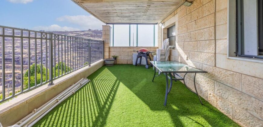 Rare Opportunity – Stunning Penthouse for Sale in Jerusalem! No Brokerage Fees Rare Opportunity – Stunning Penthouse for Sale in Jerusalem! No Brokerage Fees