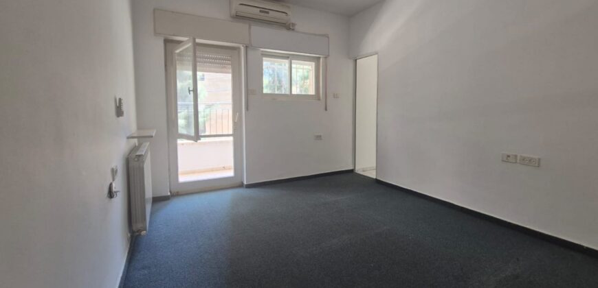 Spacious and Bright 4-Room Apartment in Old Arnona Spacious and Bright 4-Room Apartment in Old Arnona
