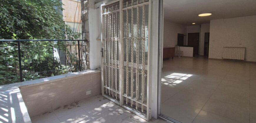 Spacious and Bright 4-Room Apartment in Old Arnona Spacious and Bright 4-Room Apartment in Old Arnona