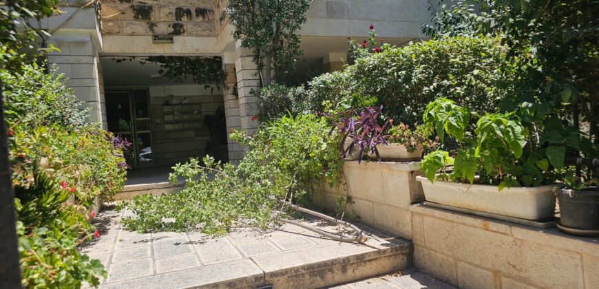 Spacious and Bright 4-Room Apartment in Old Arnona Spacious and Bright 4-Room Apartment in Old Arnona