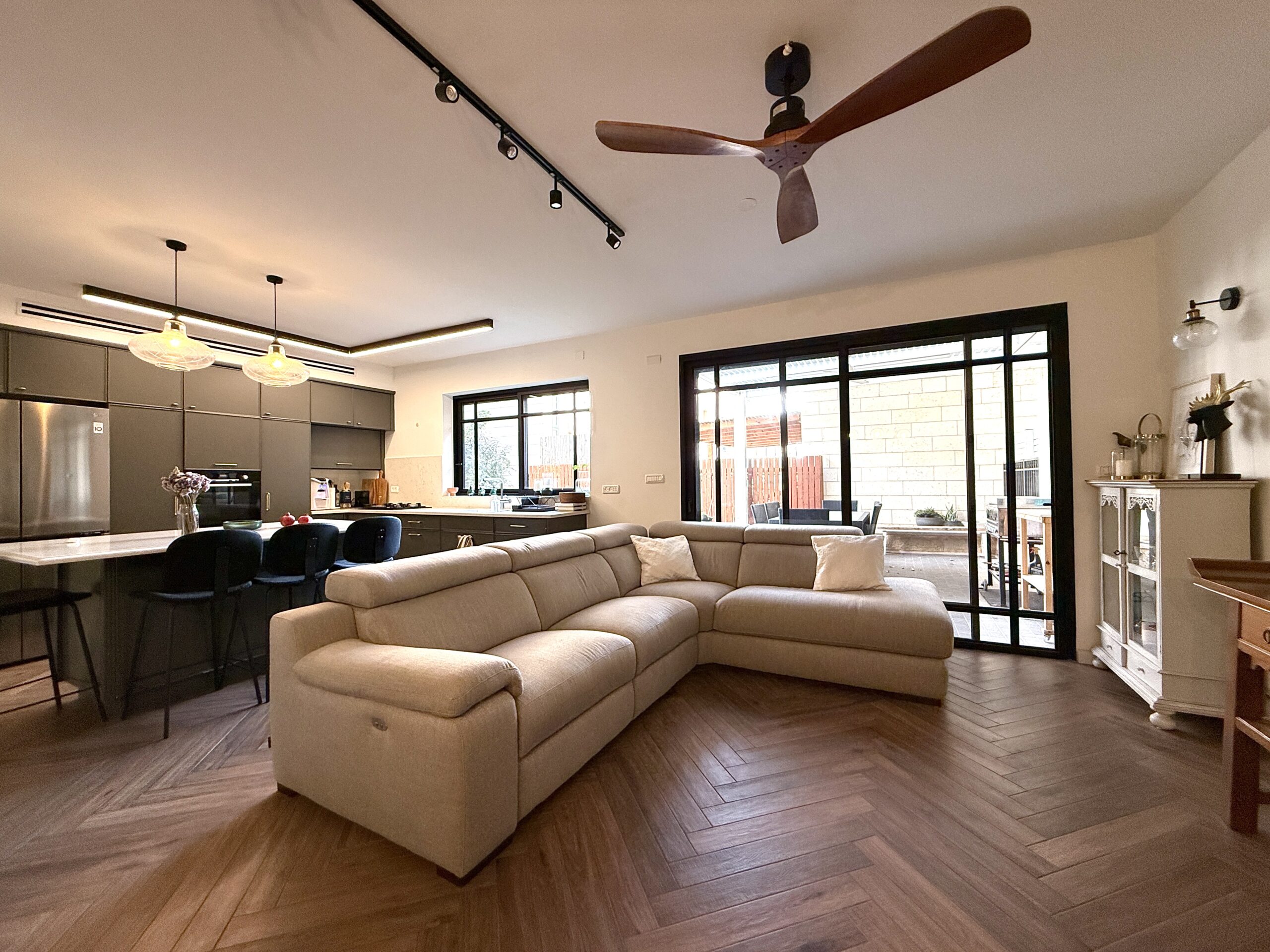 Beautiful Semi-Detached Home for Sale in Moriah (Buchman South) – Quiet, Renovated & Move-in Ready