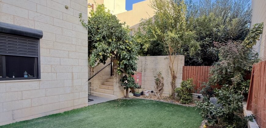 Beautiful Semi-Detached Home for Sale in Moriah (Buchman South) – Quiet, Renovated & Move-in Ready