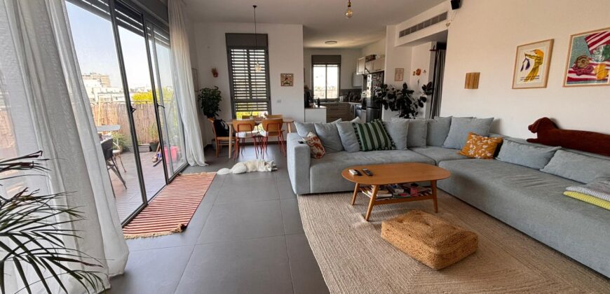 Elegant 4-Bedroom Apartment for Sale in Jaffa – Modern Building with Parking & Sea Glimpse Elegant 4-Bedroom Apartment for Sale in Jaffa – Modern Building with Parking & Sea Glimpse