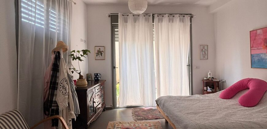 Elegant 4-Bedroom Apartment for Sale in Jaffa – Modern Building with Parking & Sea Glimpse Elegant 4-Bedroom Apartment for Sale in Jaffa – Modern Building with Parking & Sea Glimpse